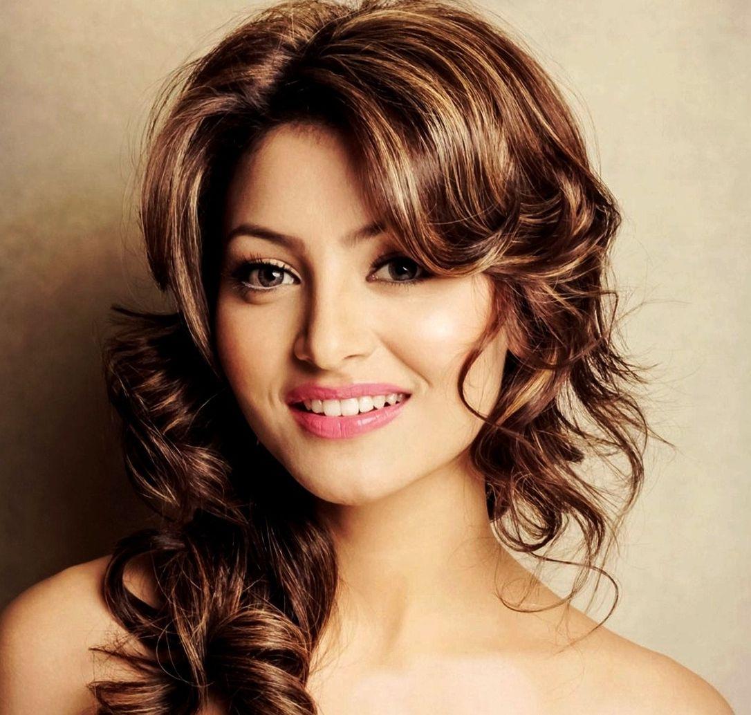 Urvashi Rautela: 50 best looking hot & beautiful HD Photos