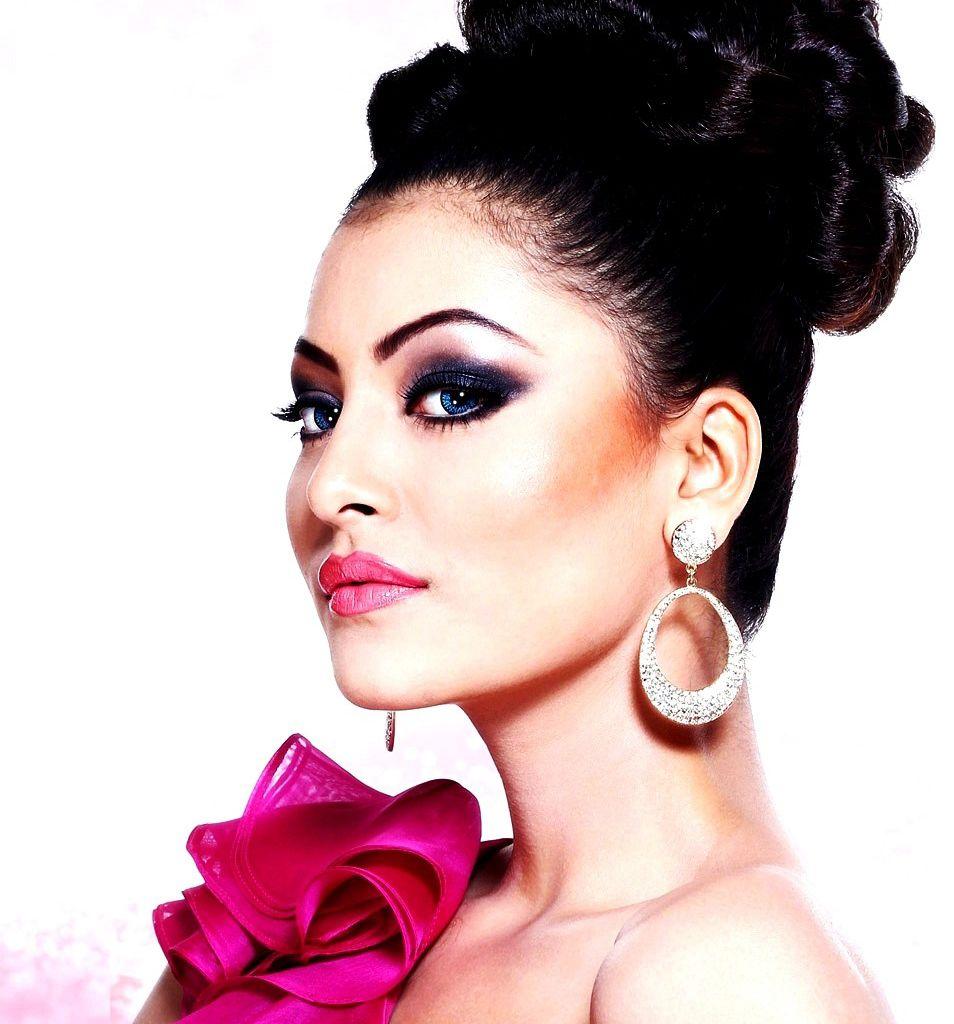 Urvashi Rautela: 50 best looking hot & beautiful HD Photos