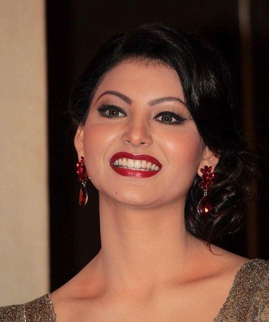 Urvashi Rautela: 50 best looking hot & beautiful HD Photos