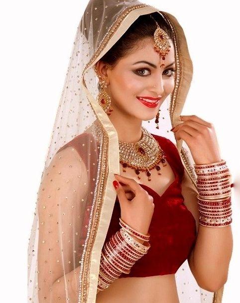 Urvashi Rautela: 50 best looking hot & beautiful HD Photos