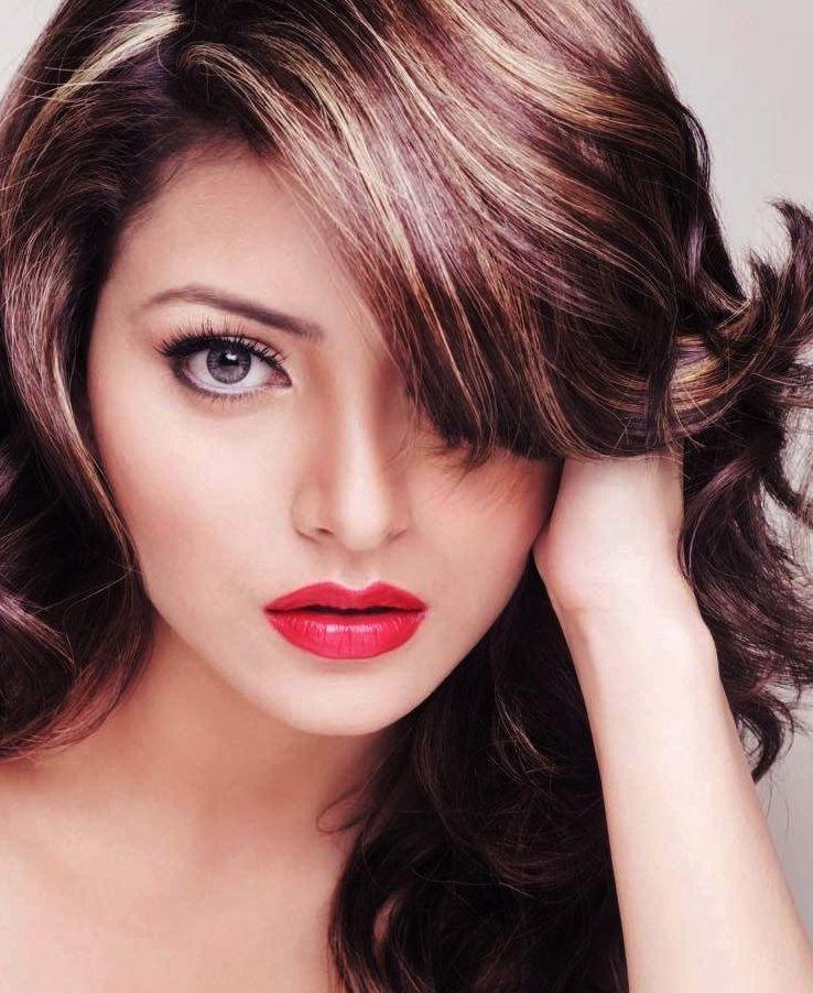 Urvashi Rautela: 50 best looking hot & beautiful HD Photos