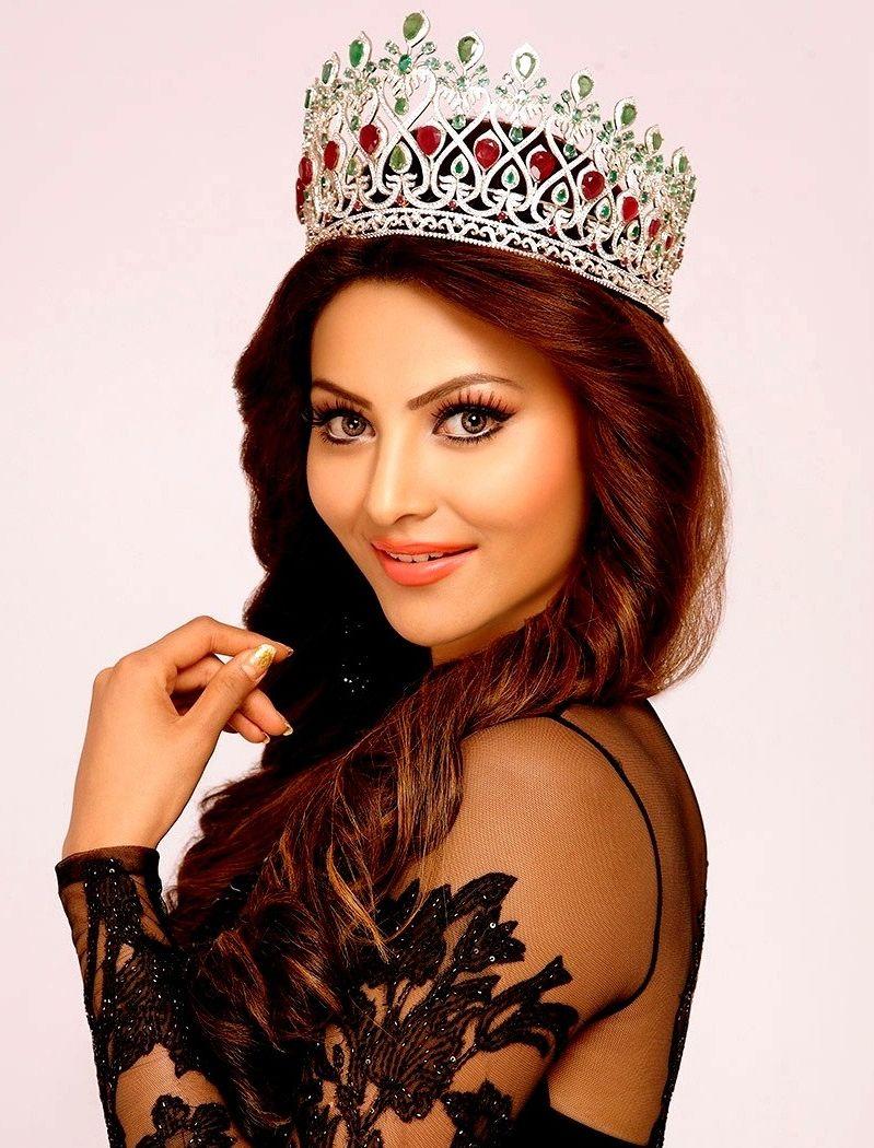 Urvashi Rautela: 50 best looking hot & beautiful HD Photos