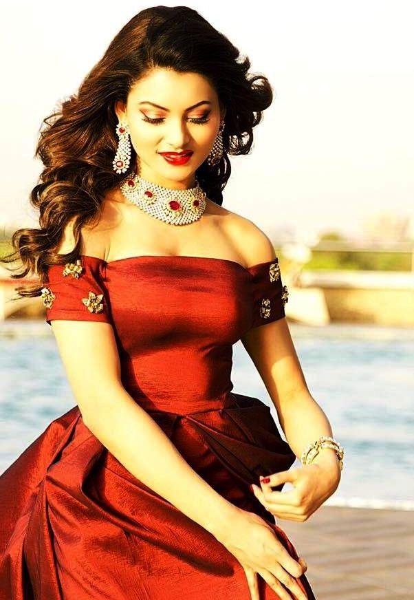 Urvashi Rautela: 50 best looking hot & beautiful HD Photos