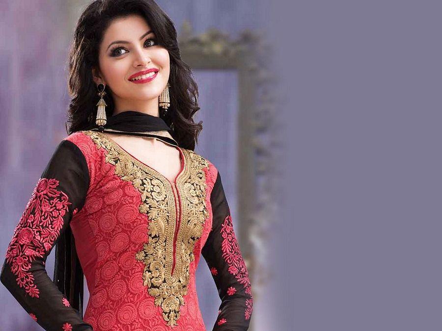 Urvashi Rautela Hot & Spicy HD Photos Are Too Hot To Handle