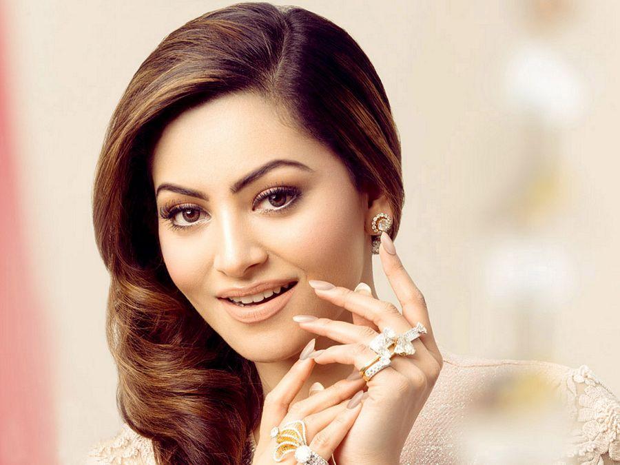 Urvashi Rautela Hot & Spicy HD Photos Are Too Hot To Handle