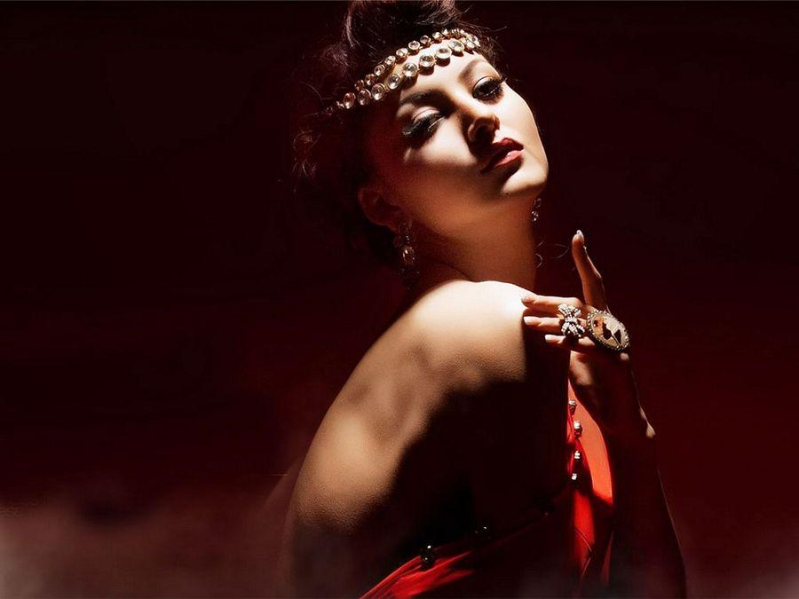 Urvashi Rautela Hot & Spicy HD Photos Are Too Hot To Handle