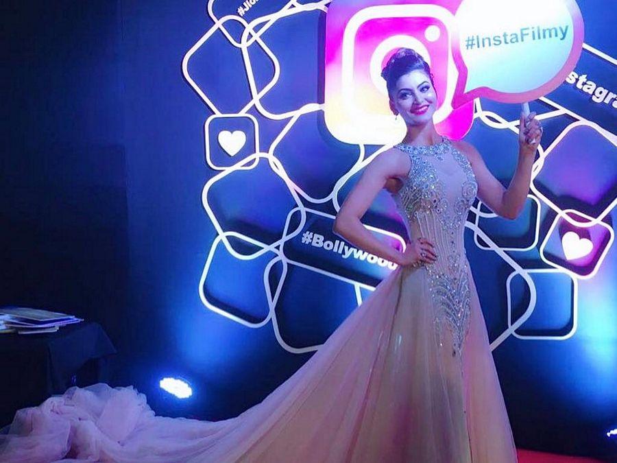 Urvashi Rautela Hot & Spicy HD Photos Are Too Hot To Handle