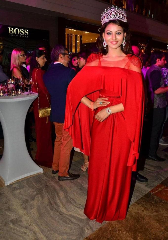 Urvashi Rautela Pics