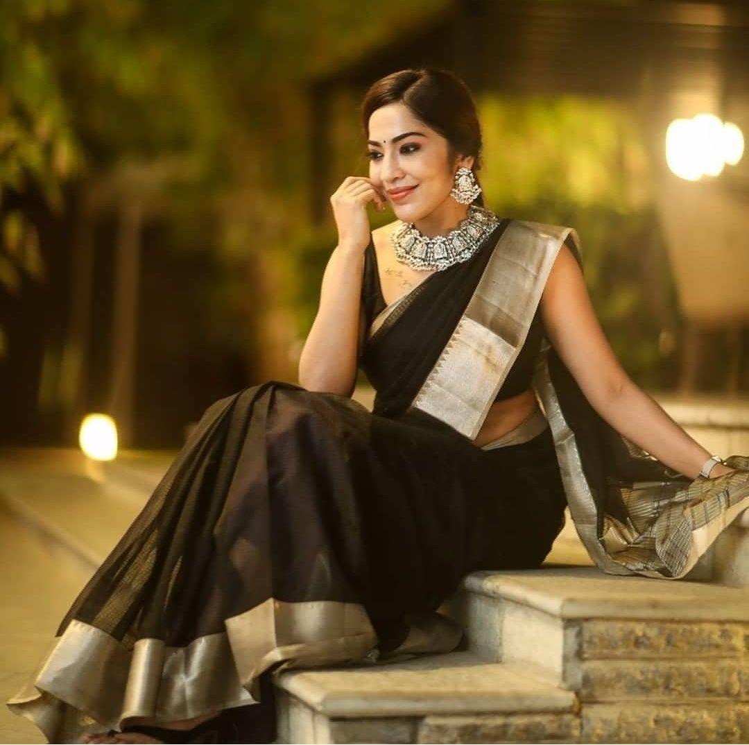 VJ Ramya Subramaniam Saree Clicks