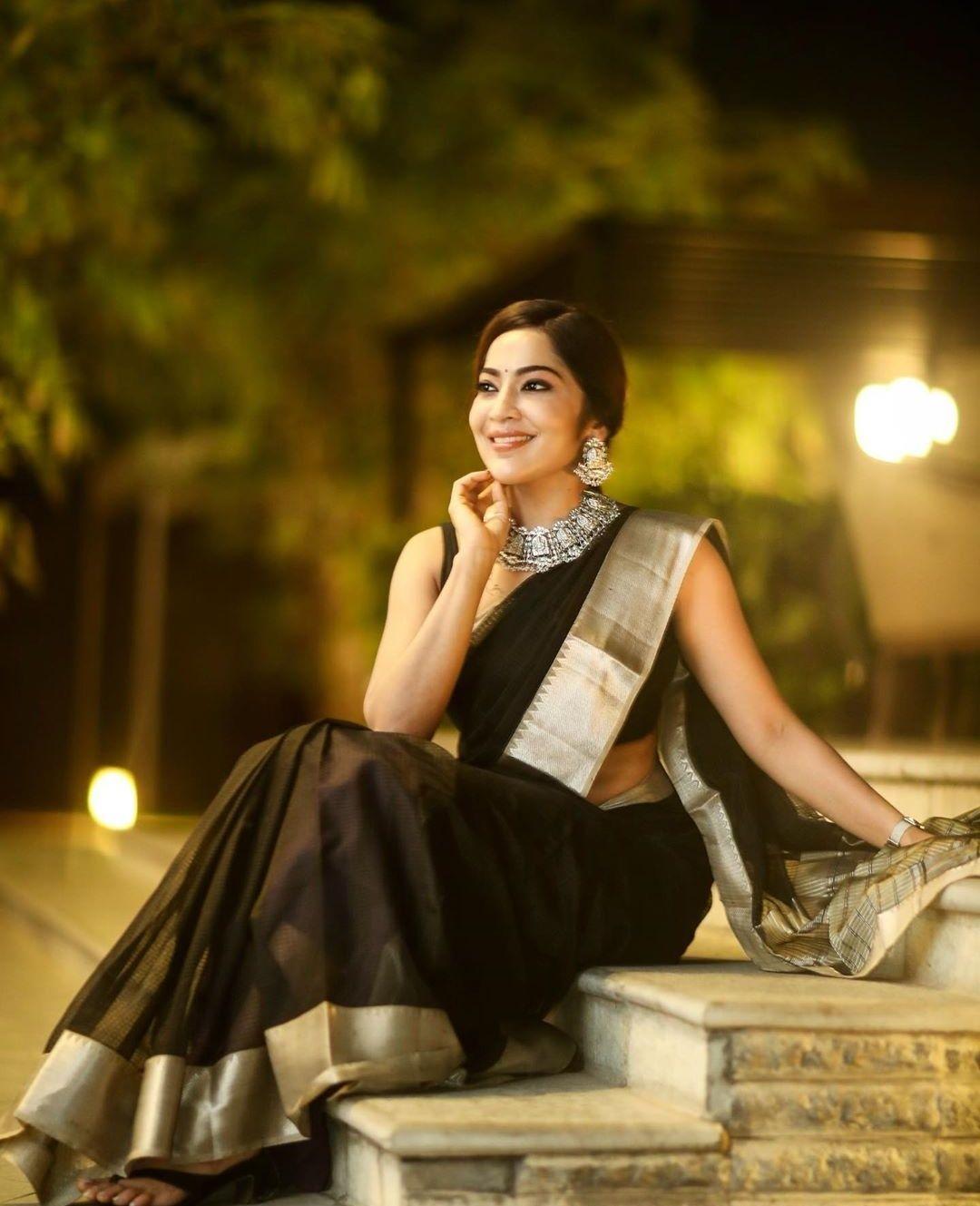 VJ Ramya Subramaniam Saree Clicks