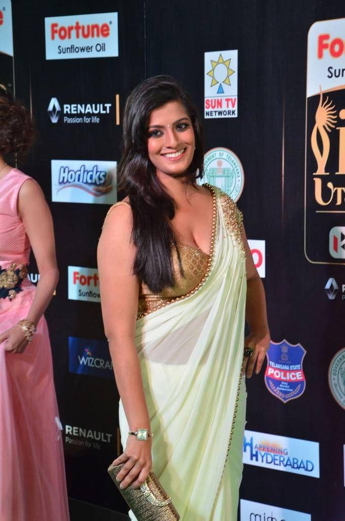 Varalaxmi Sarathkumar Stills At IIFA Utsavam Awards 2017