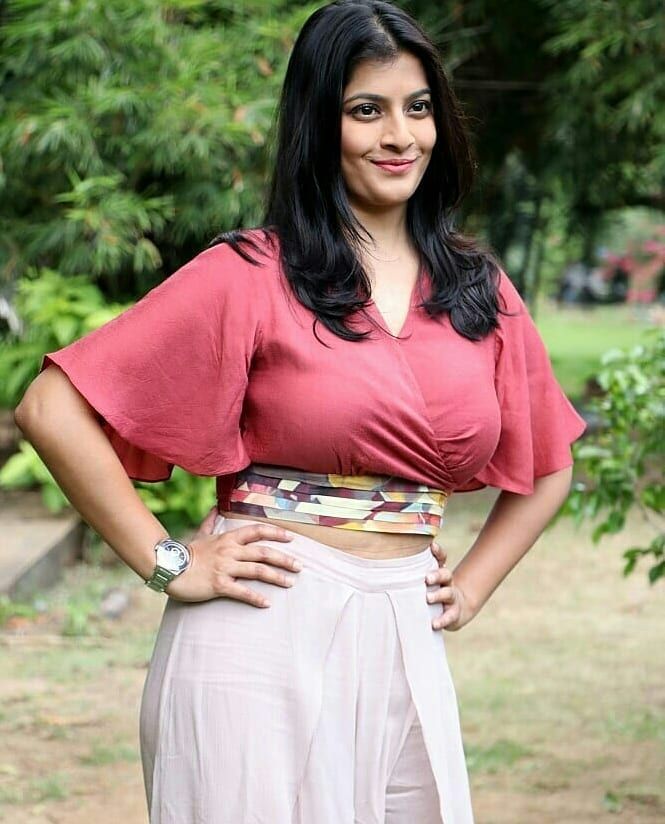 Varalaxmi Sarathkumar at Neeyaa 2 Press Meet
