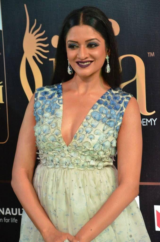 Vimala Raman Stills At IIFA Awards 2017