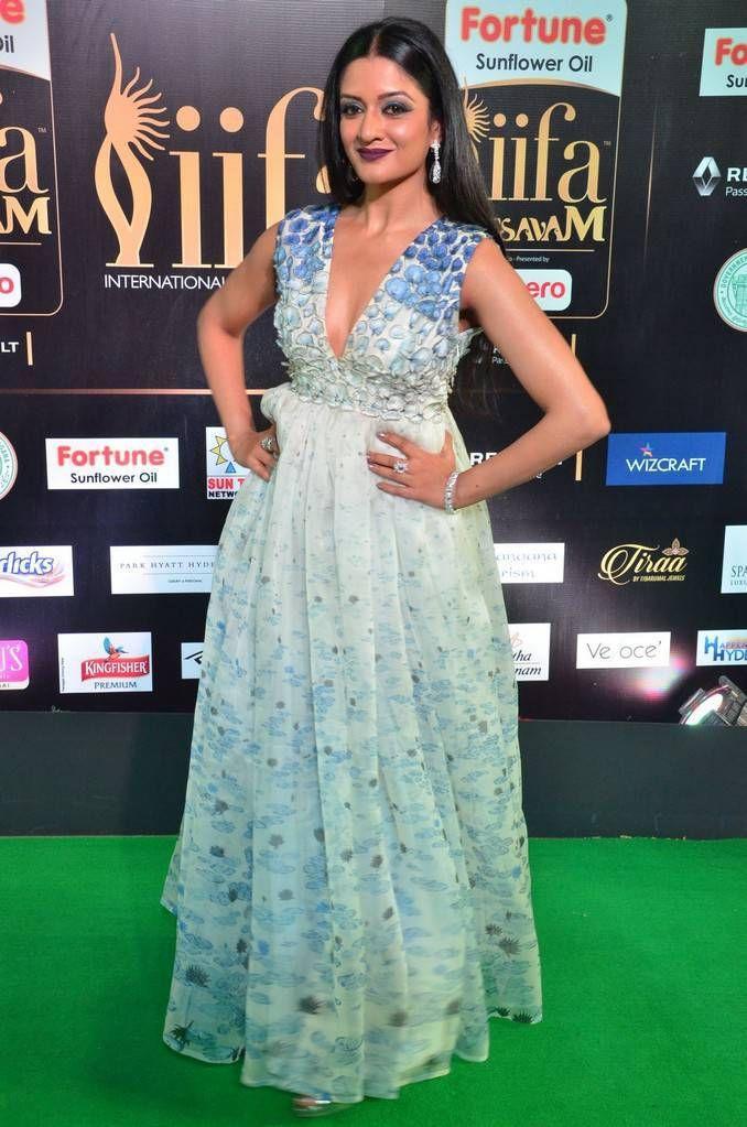 Vimala Raman Stills At IIFA Awards 2017