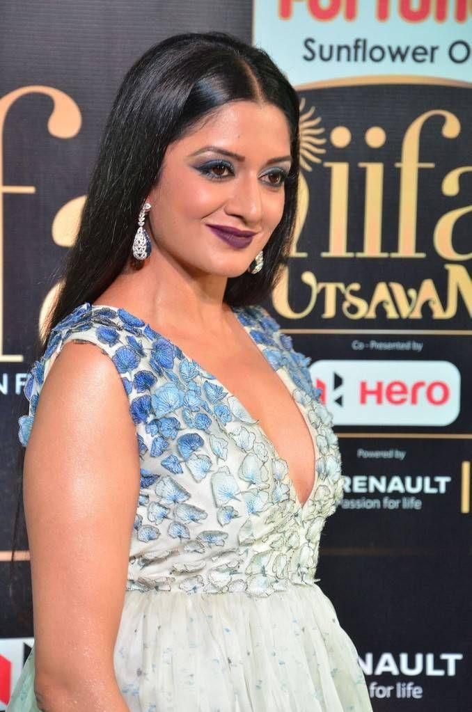 Vimala Raman Stills At IIFA Awards 2017