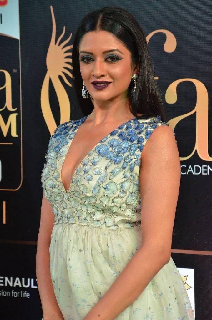 Vimala Raman Stills At IIFA Awards 2017