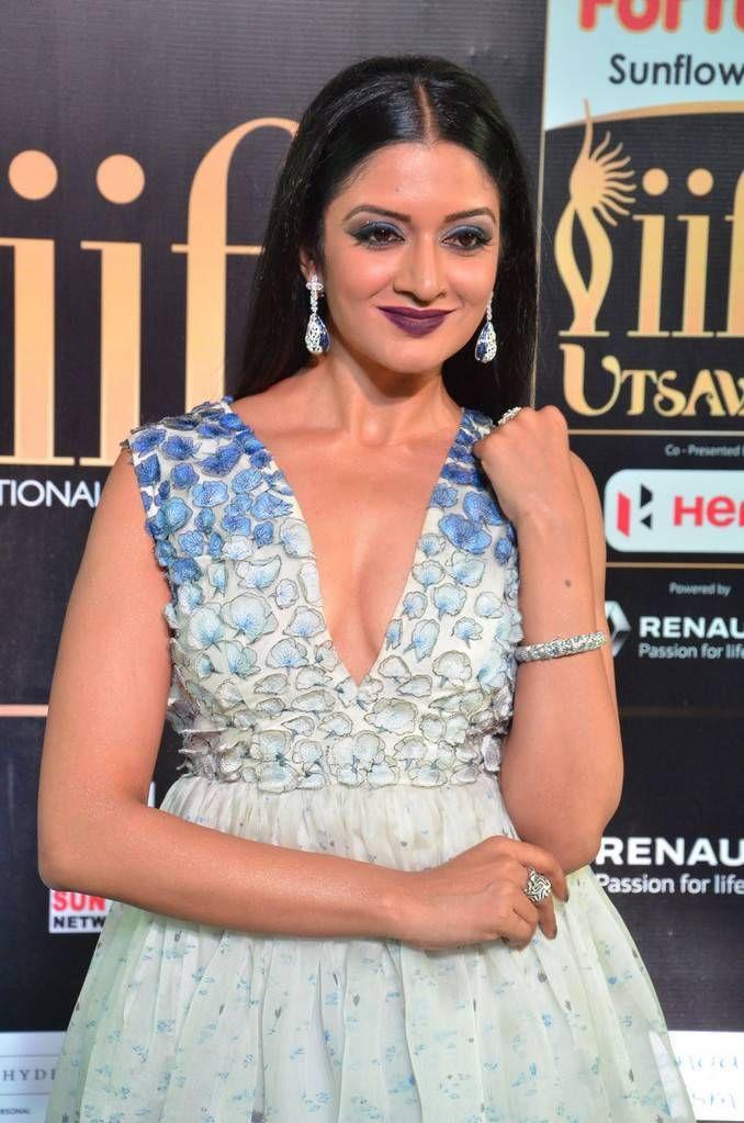 Vimala Raman Stills At IIFA Awards 2017