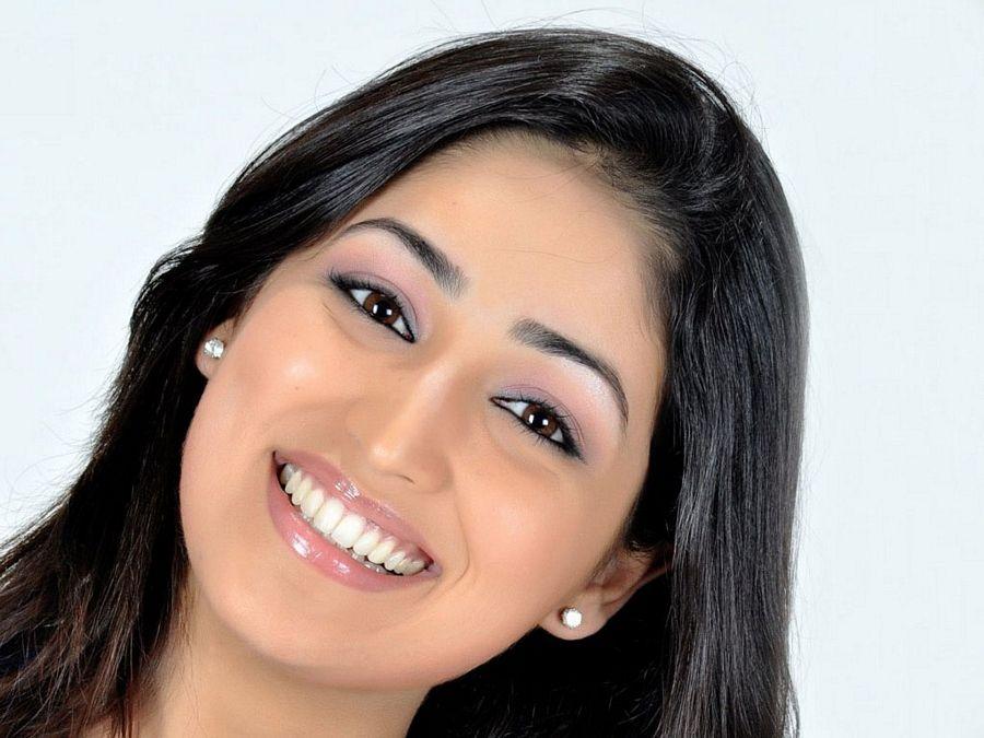 Yami Gautam Stunning Beauty Latest Photos