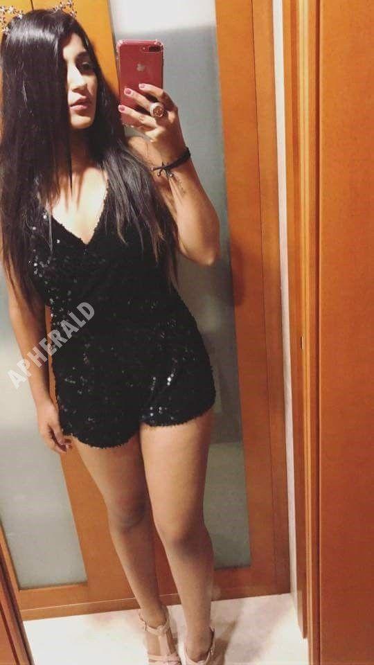 Young Actress PRIVATE NIGHT NEW YEAR PARTY fun Photos LEAKED!