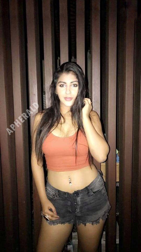 Young Actress PRIVATE NIGHT NEW YEAR PARTY fun Photos LEAKED!