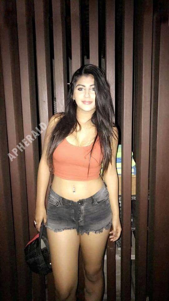 Young Actress PRIVATE NIGHT NEW YEAR PARTY fun Photos LEAKED!