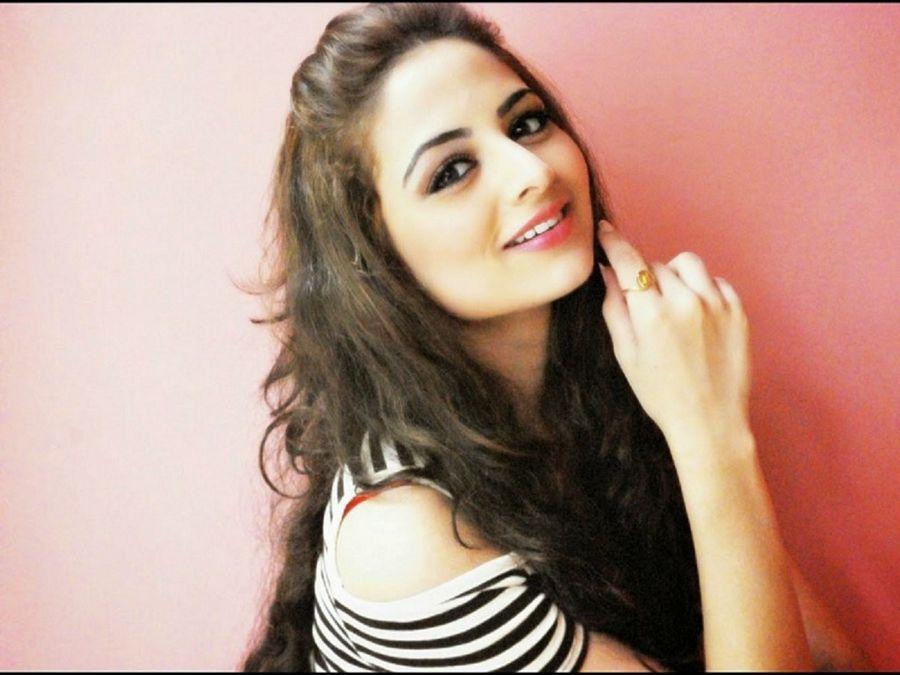 Zoya Afroz Beautiful Wallpapers HD