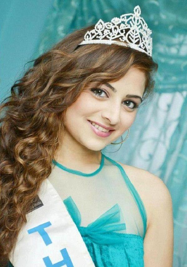 Zoya Afroz Beautiful Wallpapers HD