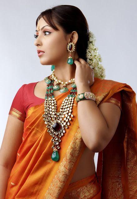 Actress Madhu Shalini Latest Close UP Wallpapers