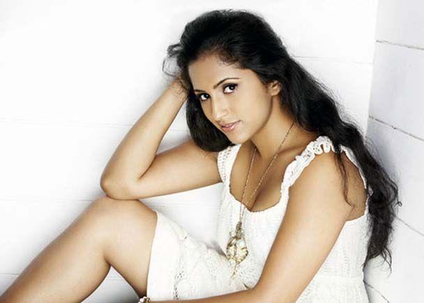 Actress Aasheeka Cute Photos