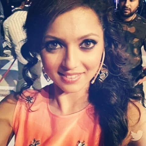 Actress Drashti Dhami HD All Photos And Wallpapers