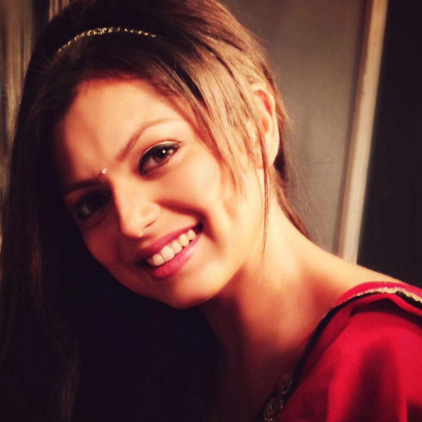 Actress Drashti Dhami HD All Photos And Wallpapers