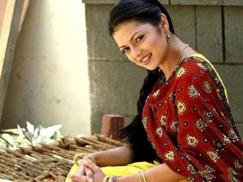 Actress Drashti Dhami HD All Photos And Wallpapers