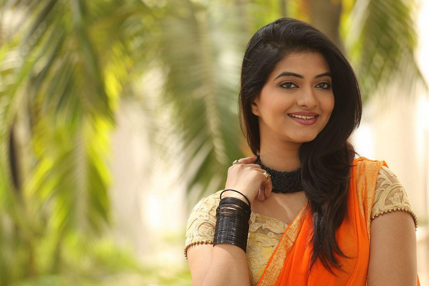 Actress Kashmira Kulkarni New Pics