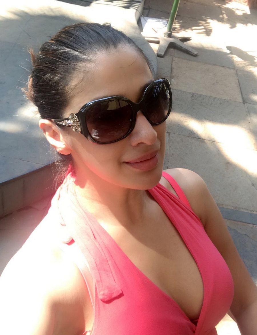 Actress Lakshmi Rai enjoying the holiday vacation in Beach Photos