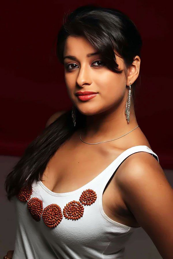 Hot Actress Madhurima Photos