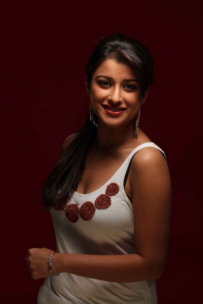 Hot Actress Madhurima Photos