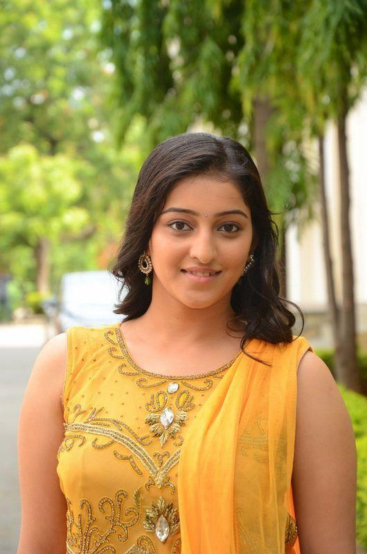 Actress Mouryani New Pics