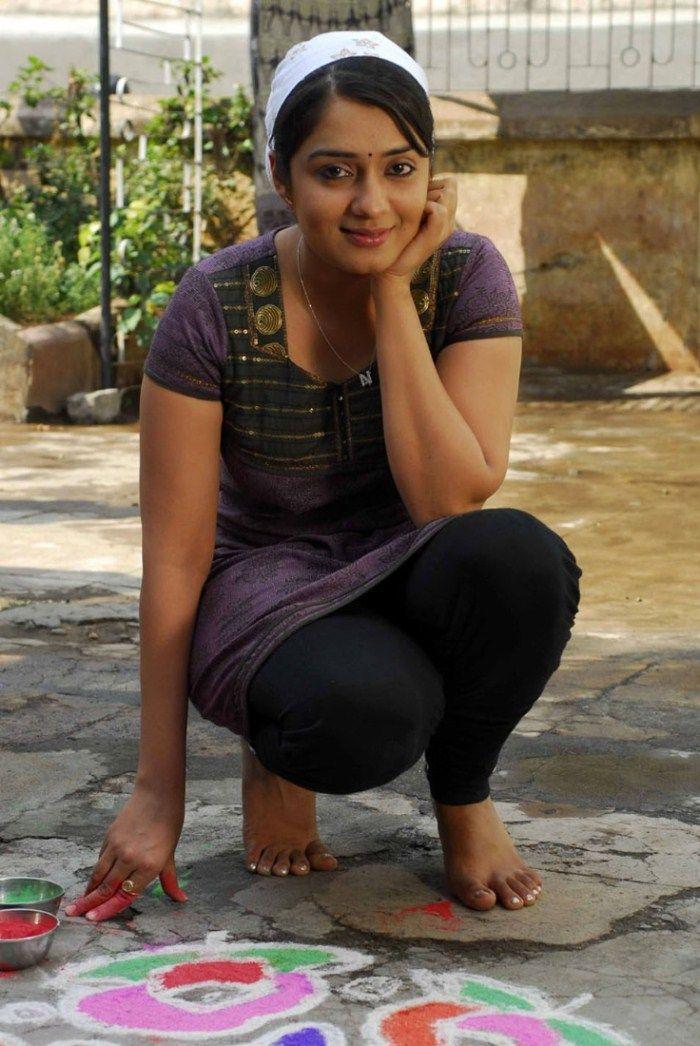 Actress Nikitha Thukral Hot Looking in Saree Photos
