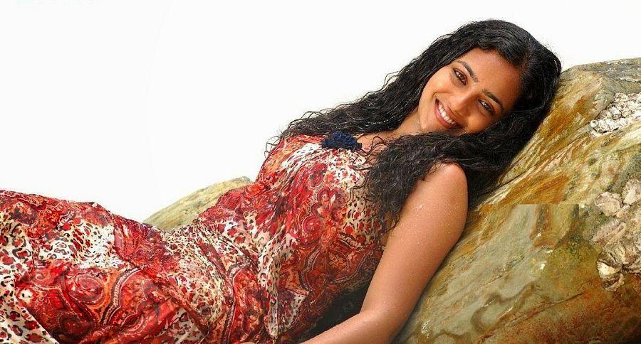 Hot Actress Nithya Menon Hot pics