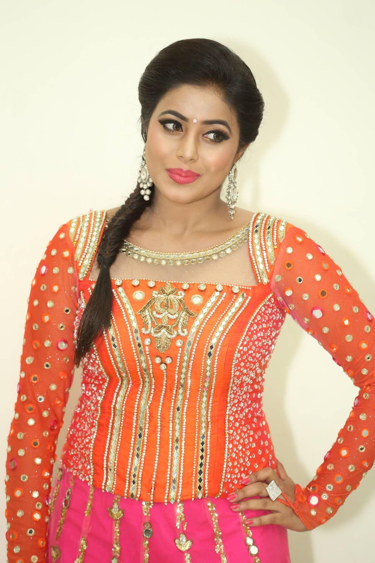 Actress Poorna Beautiful Images