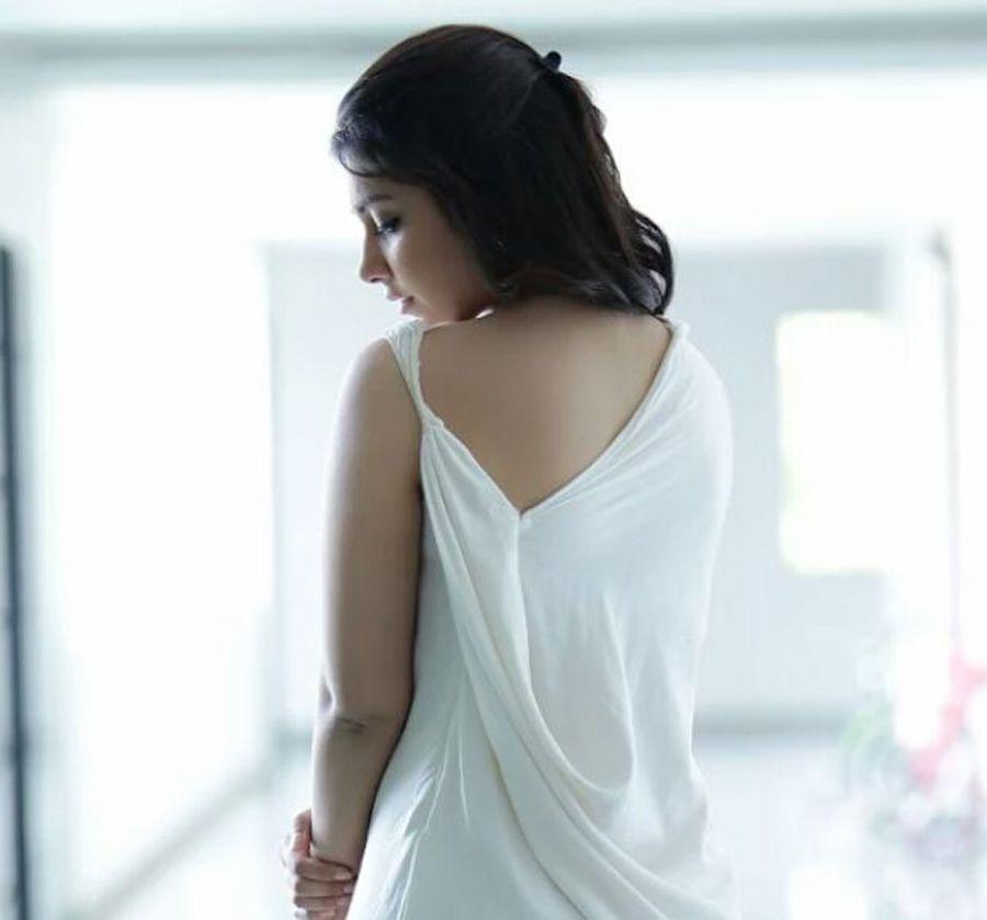 Actress Rashi Khanna Pics