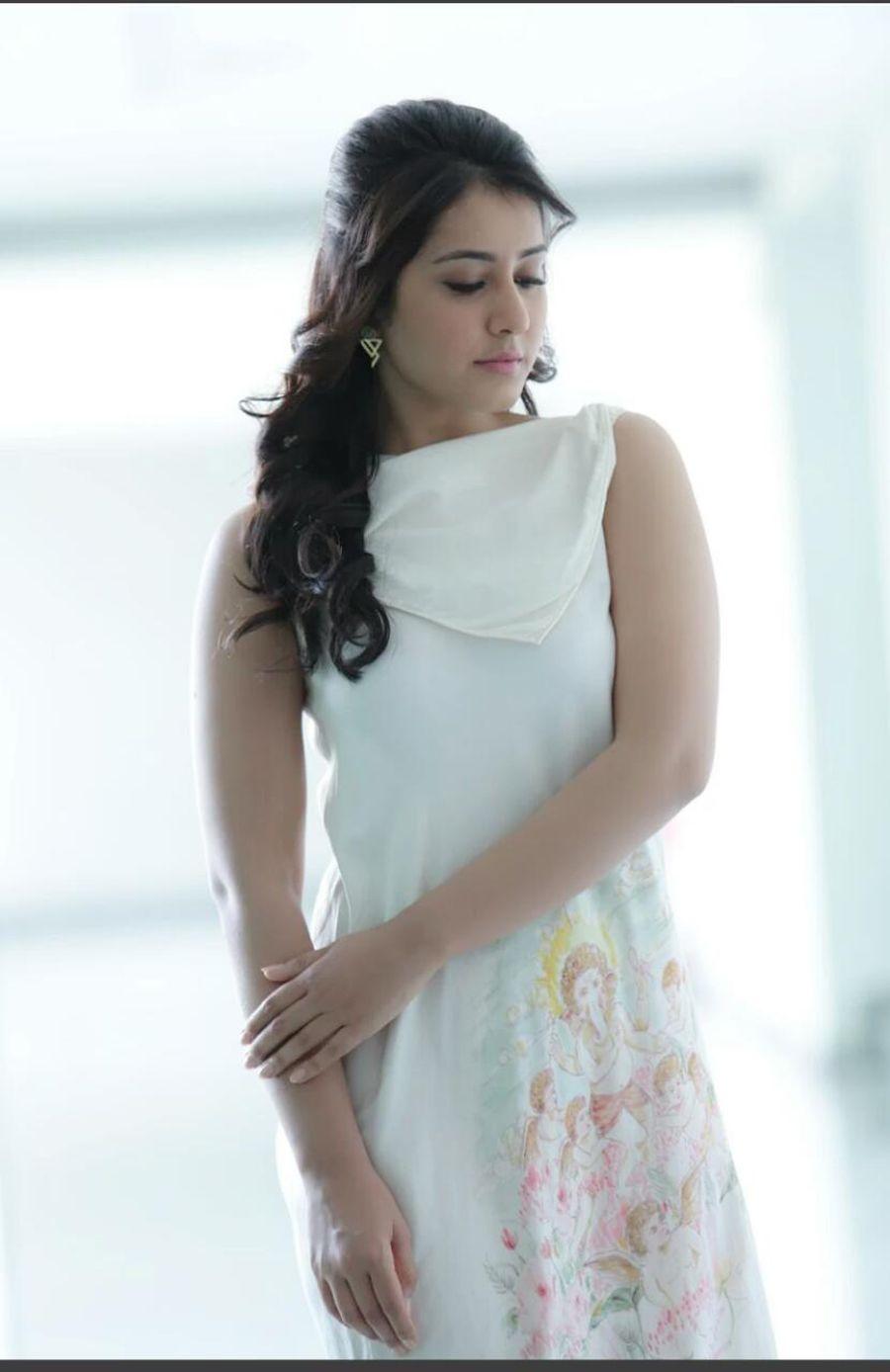 Actress Rashi Khanna Pics