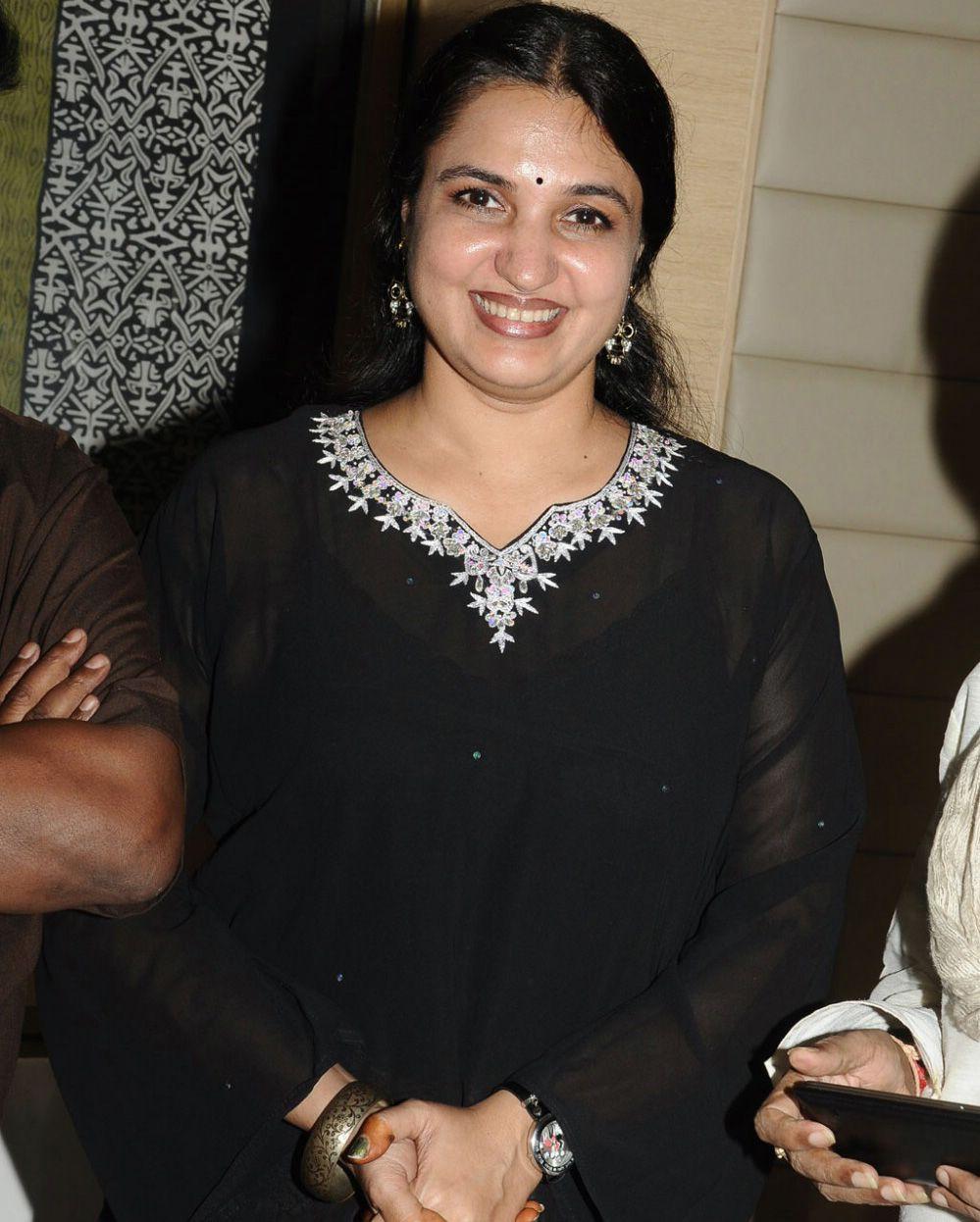 Actress Sukanya Photo Pics.