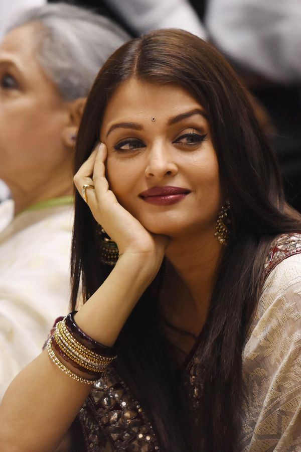 Aishwarya Rai Bachchan Beautiful Images