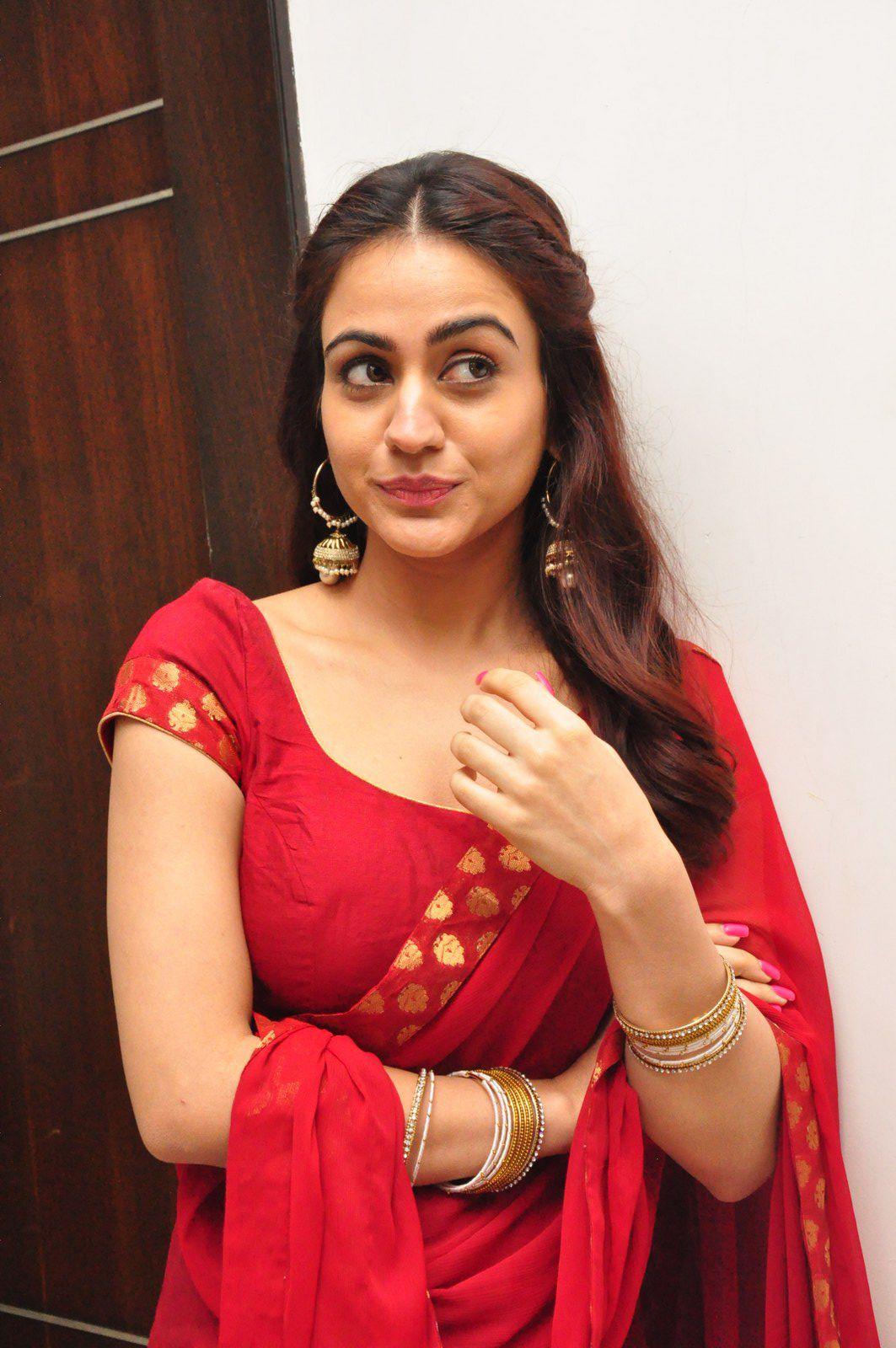 Aksha Beautiful Stills