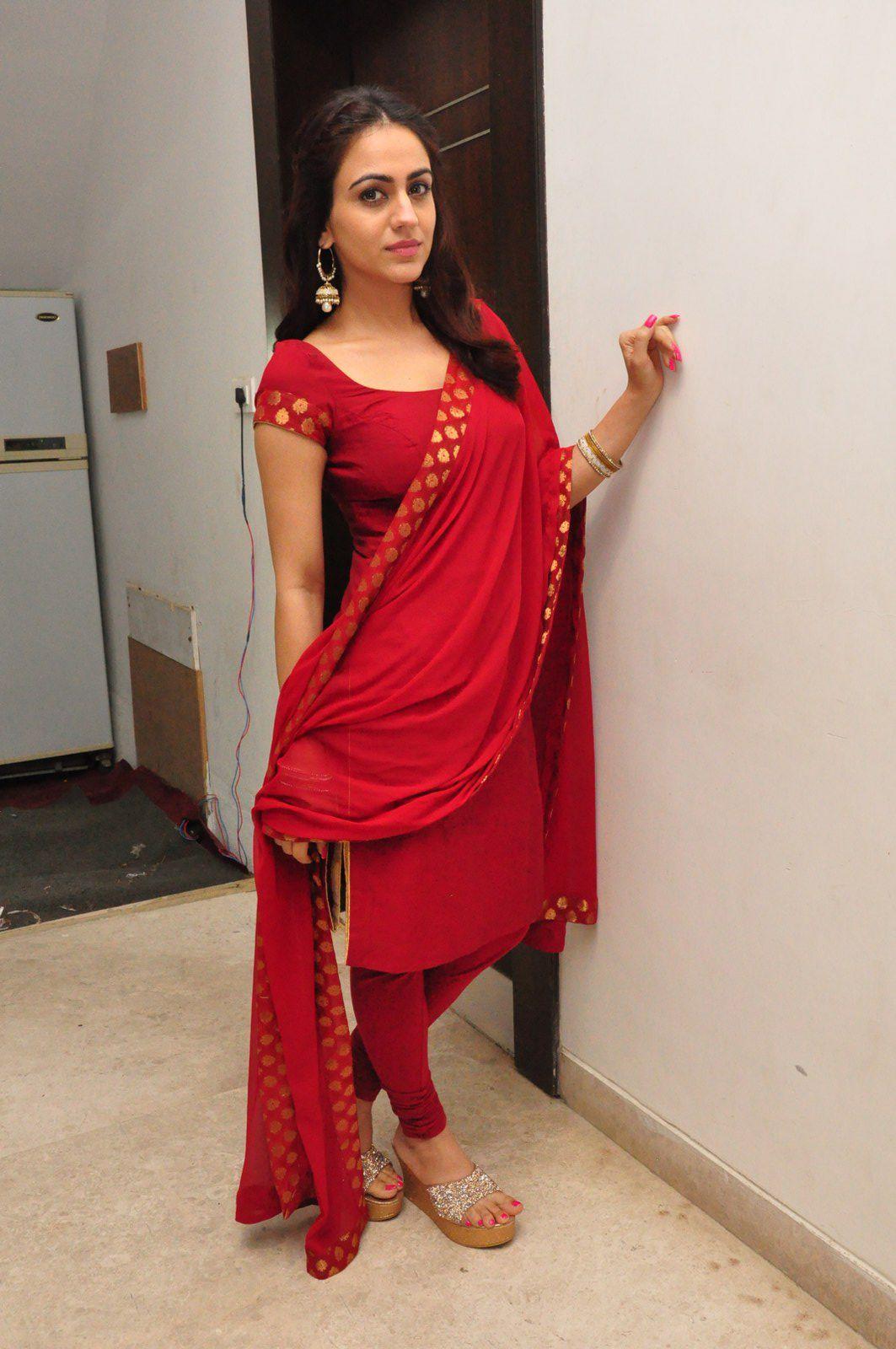 Aksha Beautiful Stills