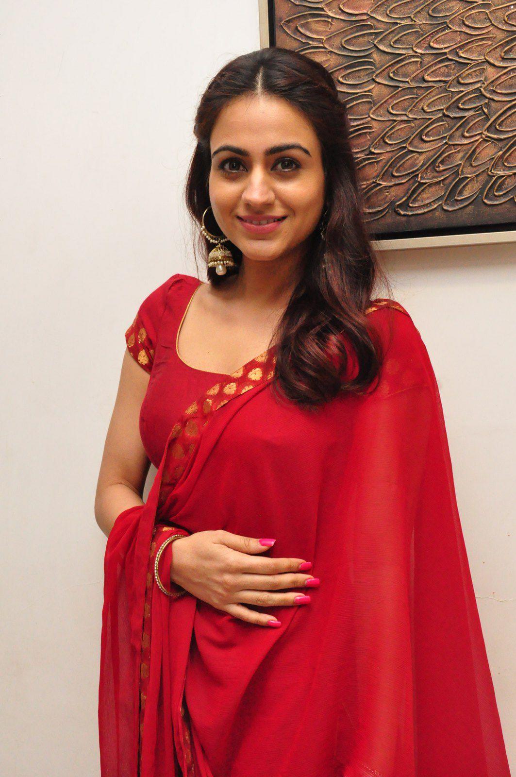 Aksha Beautiful Stills