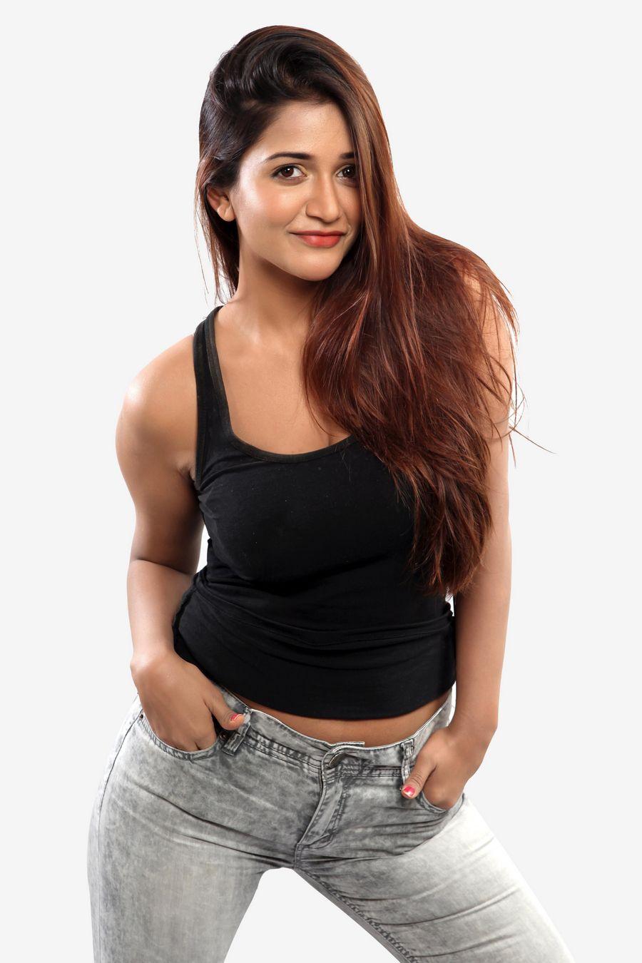 Anaikas Stills From 365 Days