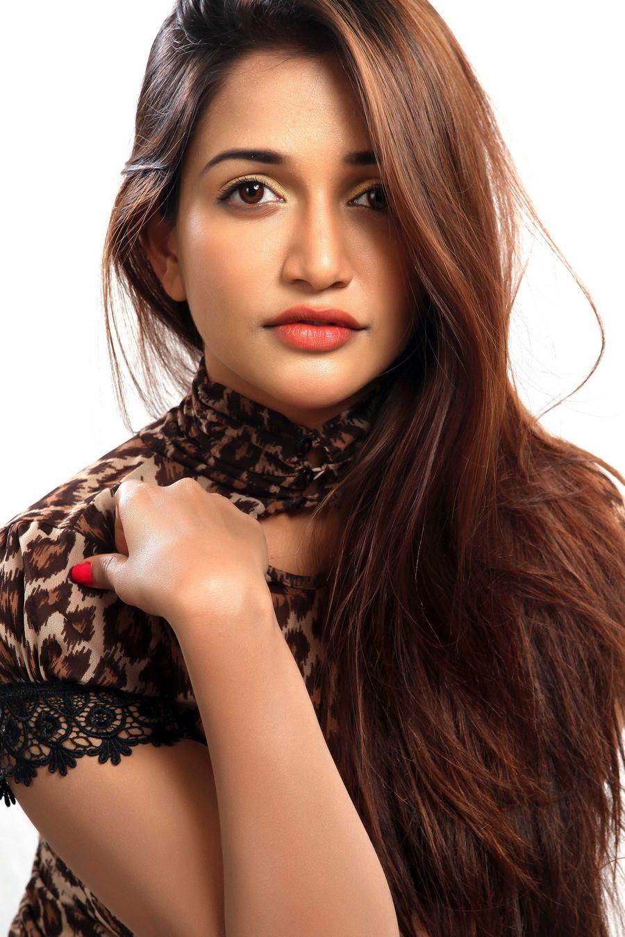  Anaikas Stills From 365 Days