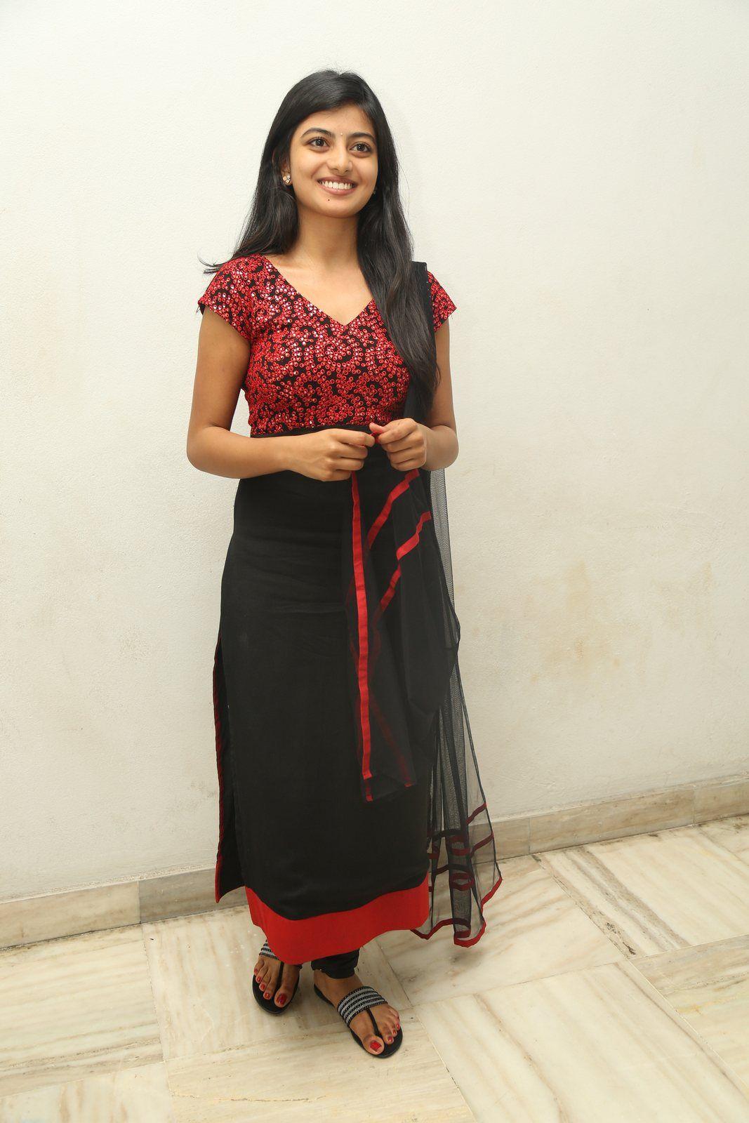 Anandhi Cute Pics